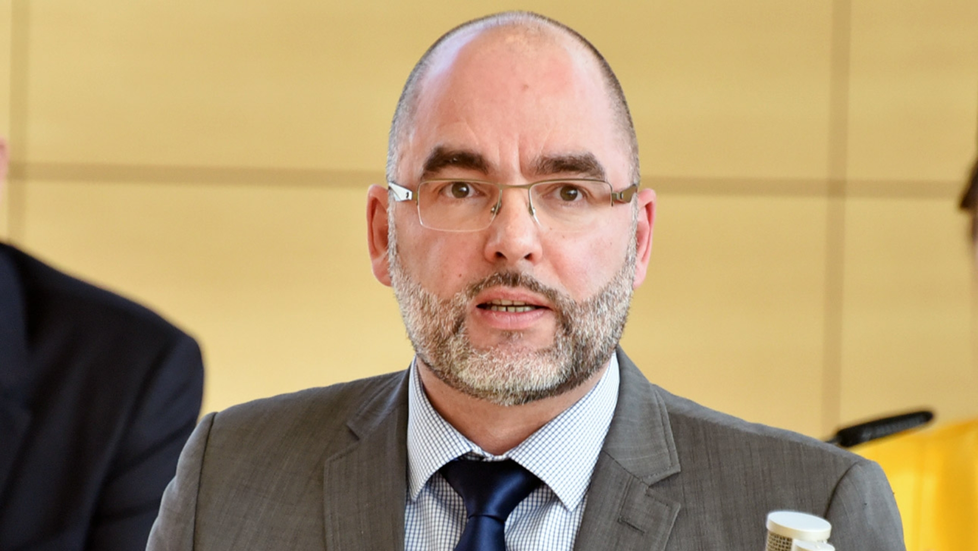 Der AfD-Abgeordnete Claus Schaffer hält eine Rede