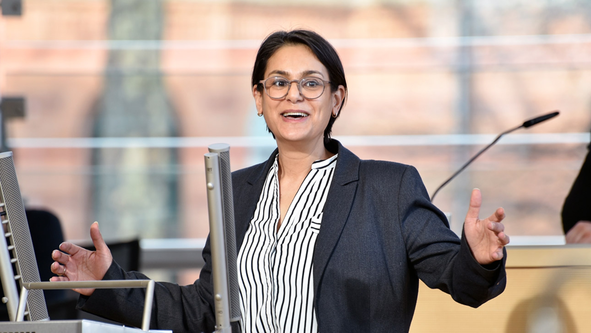 Die SPD-Abgeordnete Serpil Midyatli bei einer Rede im Plenarsaal.