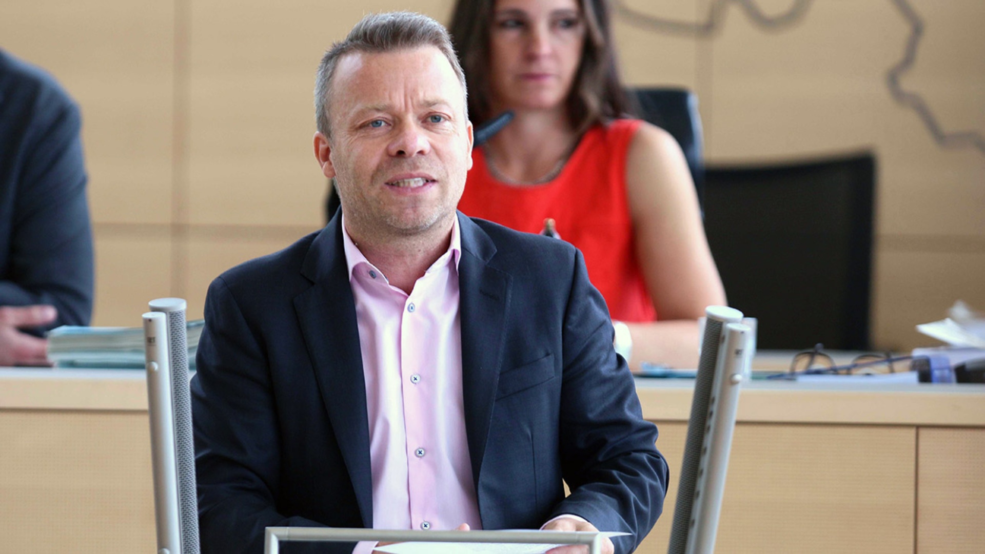 Der AfD-Abgeordnete Frank Brodehl hält eine Rede im Plenarsaal.