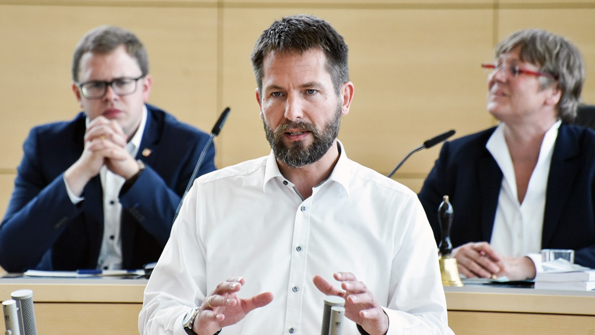 Der FDP-Abgeordnete Kay Richert hält eine Rede im Plenarsaal.