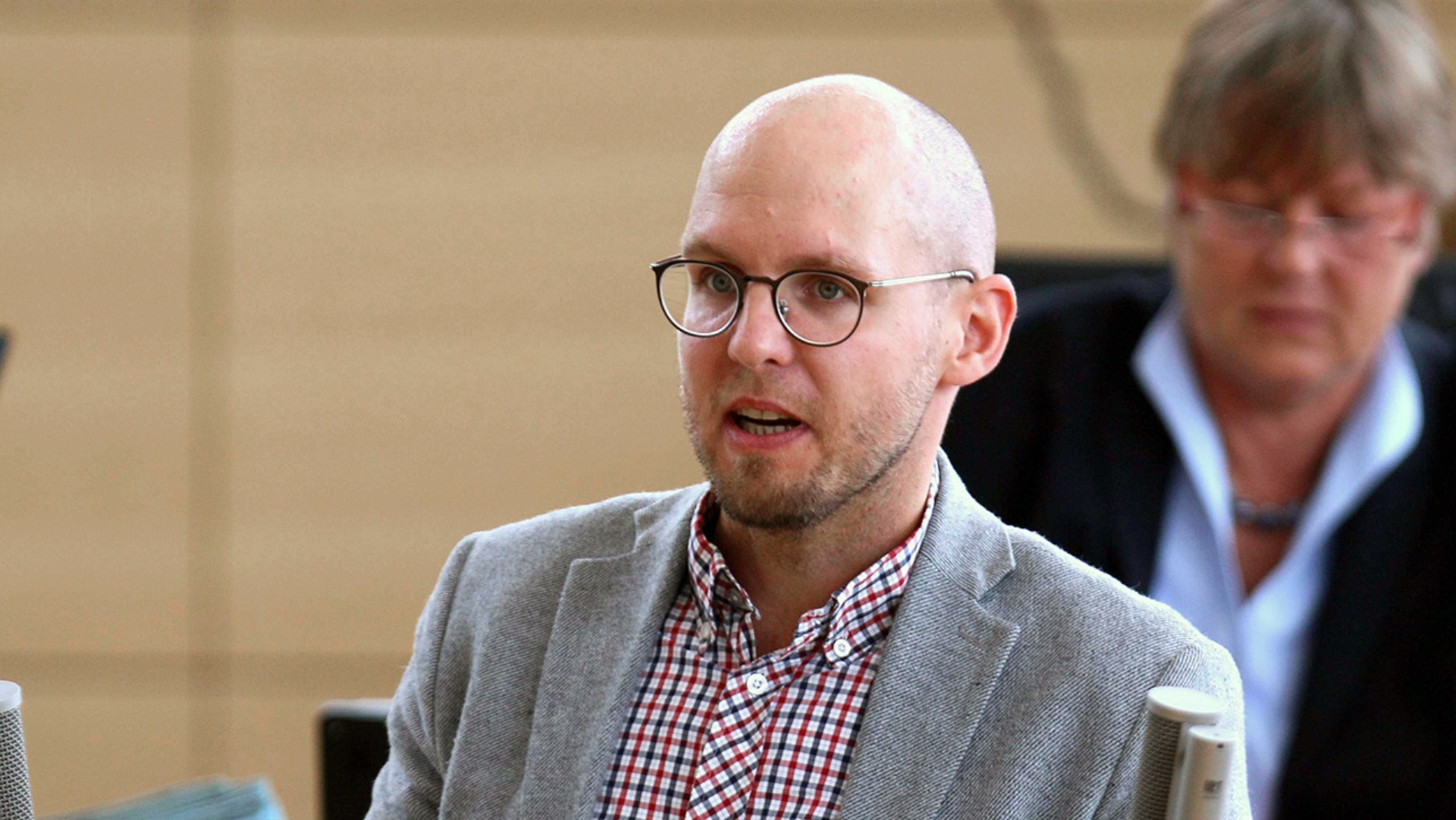 Der SPD-Abgeordnete Tobias von Pein hält eine Rede im Plenarsaal.