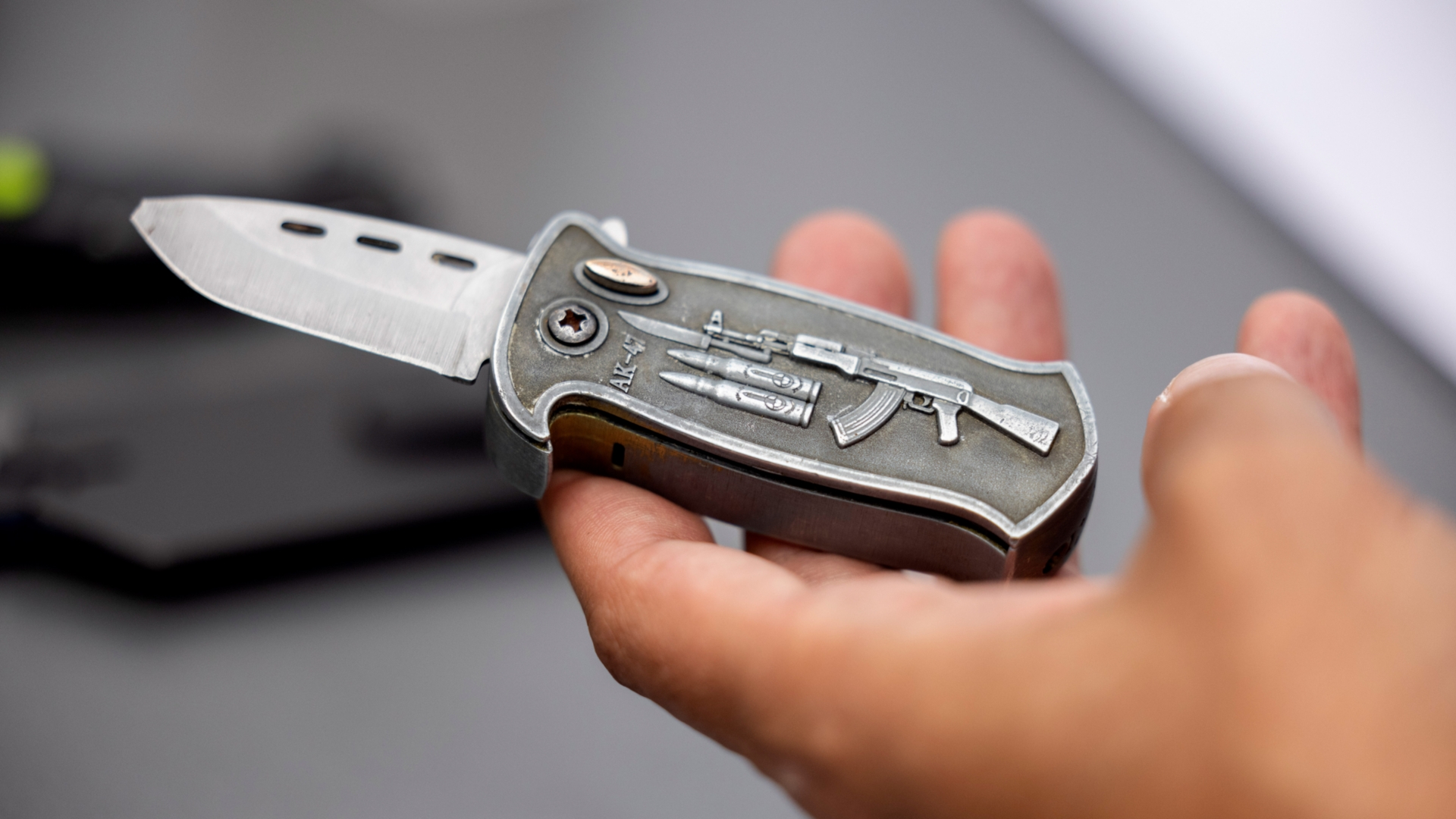 Ein verbotenes Springmesser