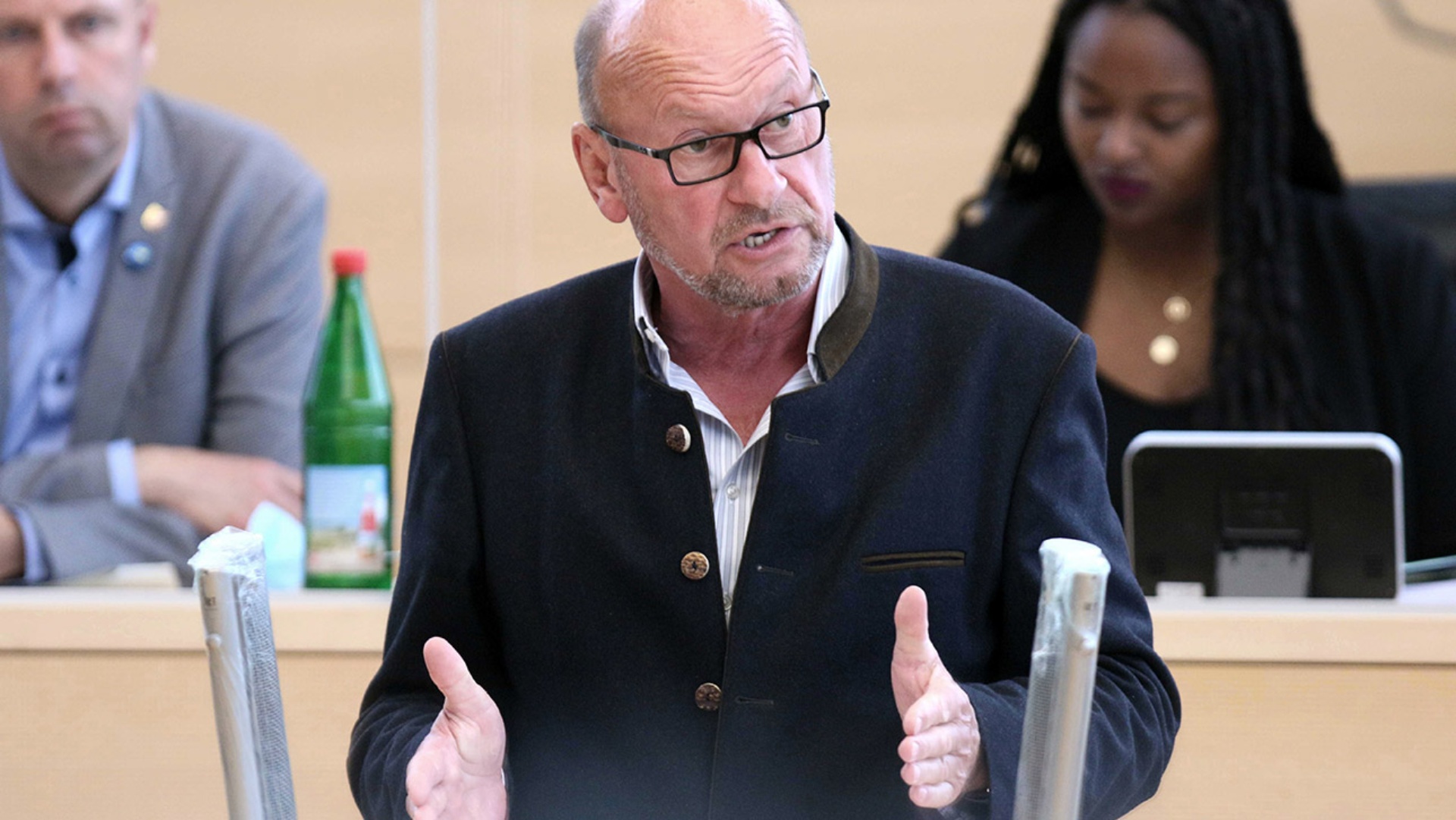 Der CDU-Abgeordnete Hartmut Hamerich hält eine Rede im Plenarsaal des Kieler Landtages.