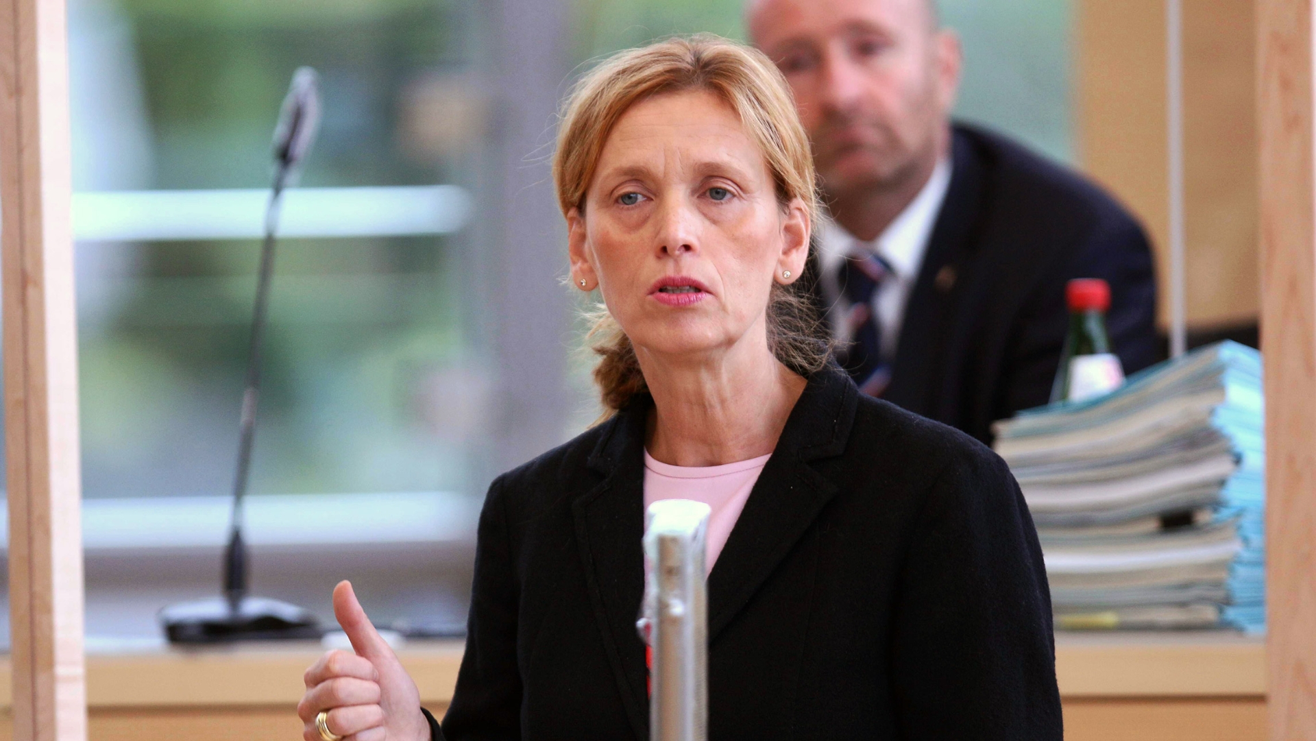 CDU-Bildungsministerin Karin Prien hält eine Rede im Plenarsaal des Schleswig-Holsteinischen Landtages.