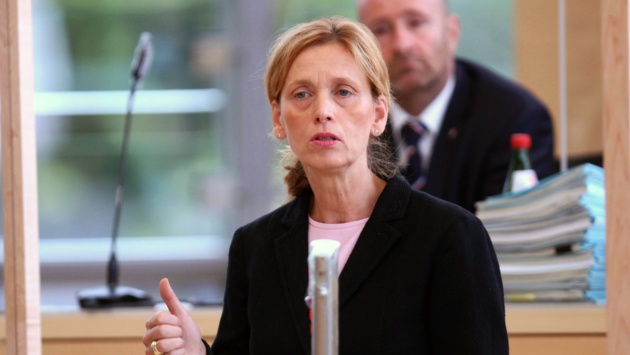 CDU-Bildungsministerin Karin Prien hält eine Rede im Plenarsaal des Schleswig-Holsteinischen Landtages.