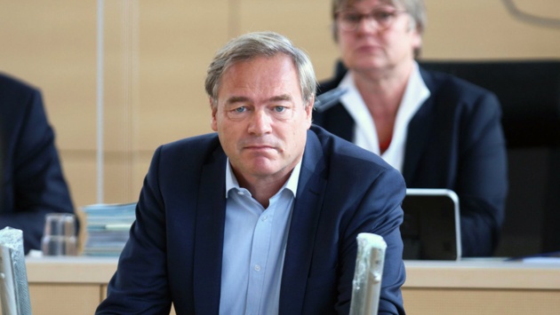 Der SPD-Abgeordnete Kai Vogel hält eine Rede im Plenarsaal des Schleswig-Holsteinischen Landtages.