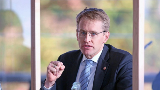 Ministerpräsident Daniel Günther hält eine Rede im Plenarsaal des Schleswig-Holsteinischen Landtags.