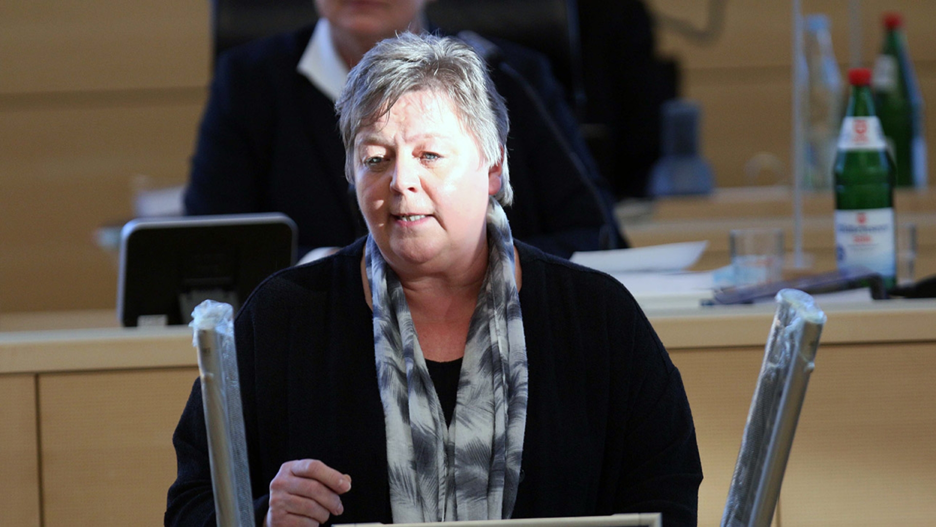 Die SPD-Abgeordnete Birte Pauls hält eine Rede im Plenarsaal des Schleswig-Holsteinischen Landtages.