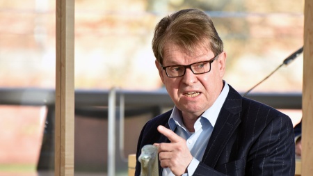 SPD-Oppositionsführer Ralf Stegner hält eine Rede im Plenarsaal des Schleswig-Holsteinischen Landtages.