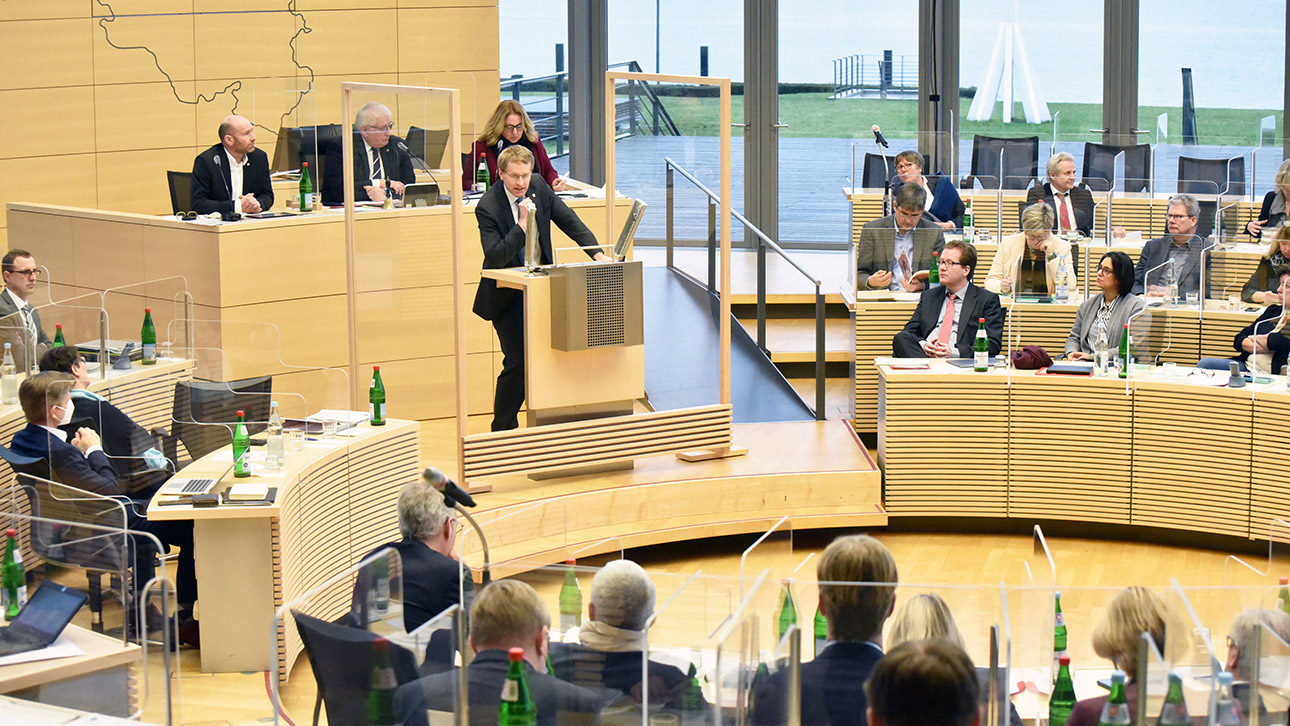 Ministerpräsident Günther Plenarsaal