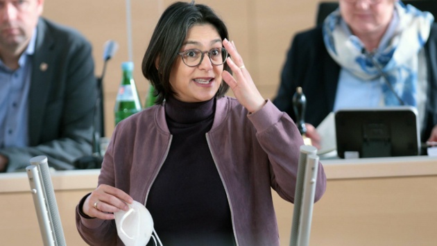 Die SPD-Abgeordnete Serpil Midyatli hält eine Rede im Plenarsaal des Schleswig-Holsteinischen Landtages.
