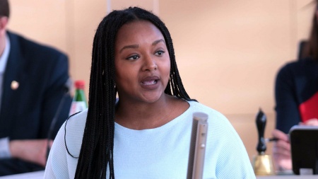 Die Grünen-Politikerin Aminata Touré hält eine Rede im Plenarsaal des Schleswig-Holsteinischen Landtages.