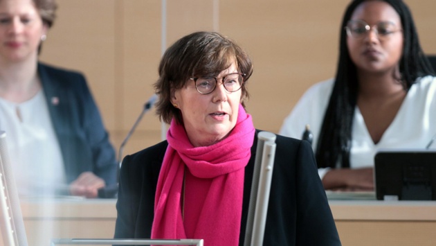 Innenministerin Sabine Sütterlin-Waack (CDU) hält eine Rede im Plenarsaal des Schleswig-Holsteinischen Landtages.