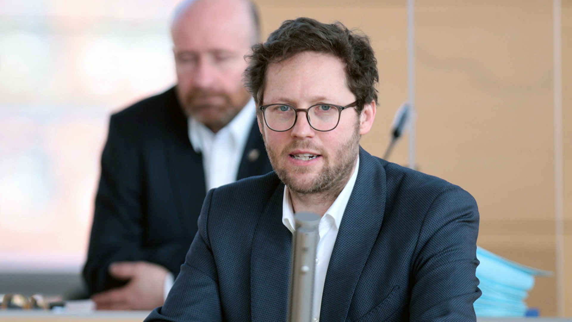 Grünen-Landwirtschaftsminister Jan Philipp Albrecht hält eine Rede im Plenarsaal des Schleswig-Holsteinischen Landtages.