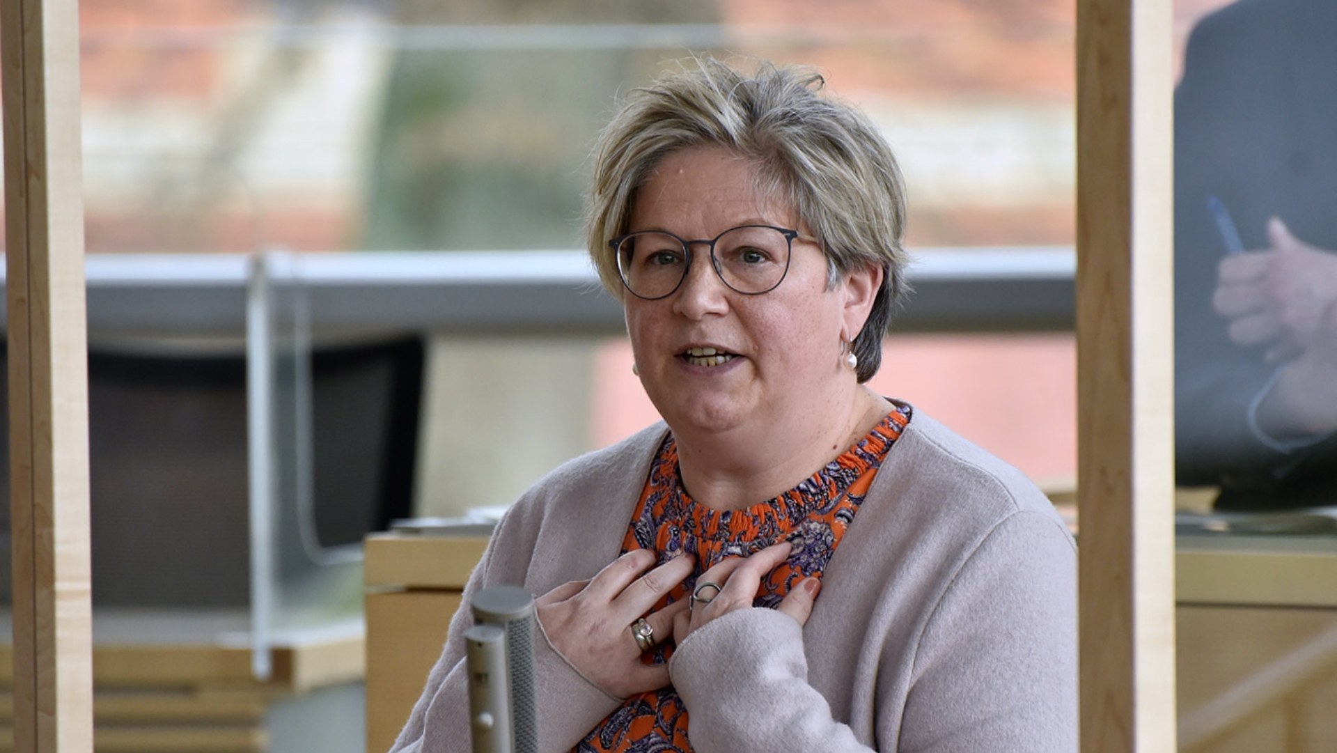 Die SPD-Abgeordnete Regina Poersch hält eine Rede im Plenarsaal des Schleswig-Holsteinischen Landtages.