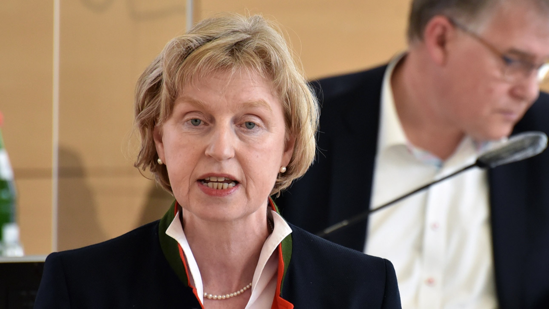 Die CDU-Abgeordnete Anette Röttger hält eine Rede im Plenarsaal des Schleswig-Holsteinischen Landtages.