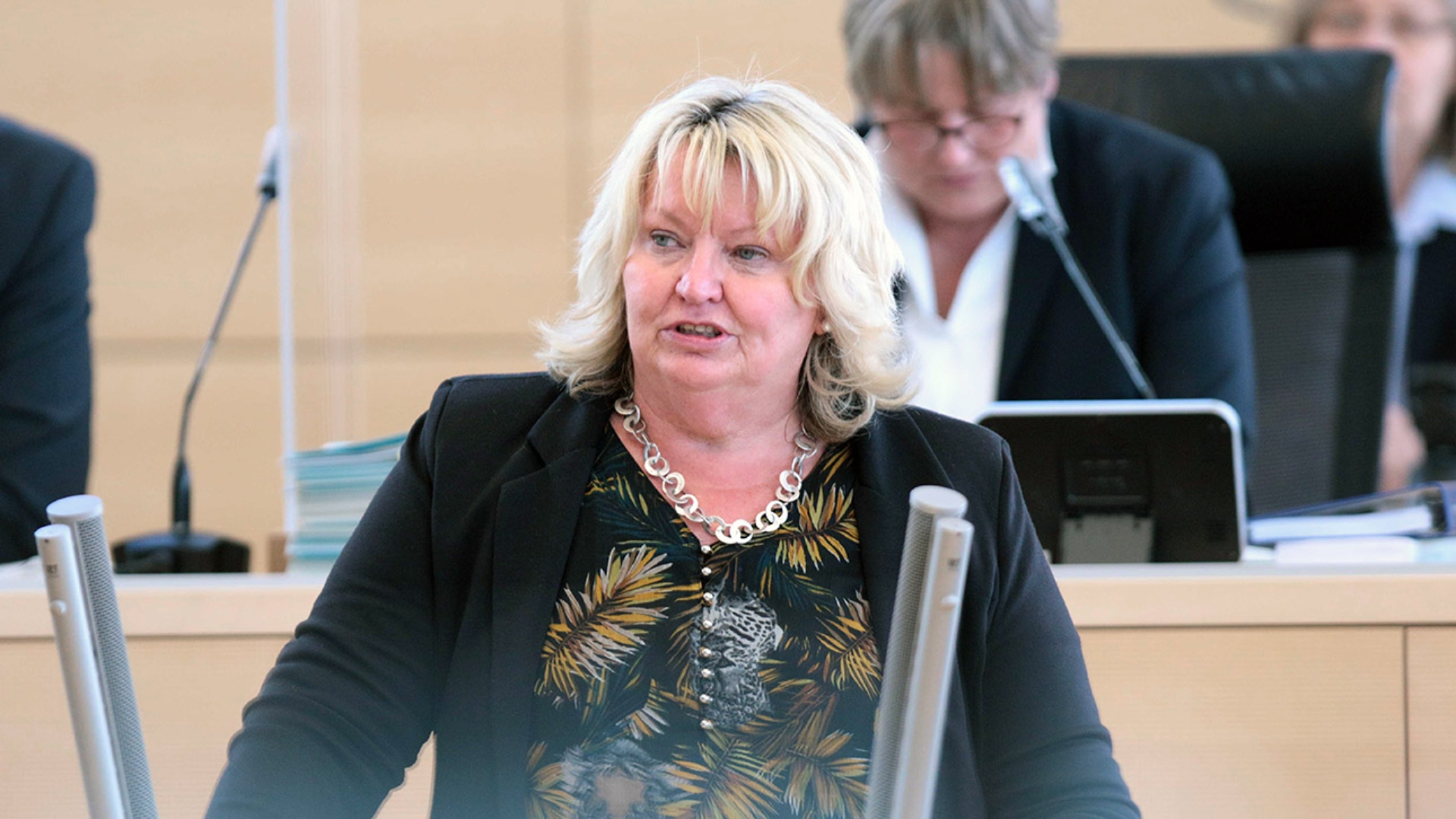 Die SSW-Abgeordnete Jette Waldinger-Thiering hält eine Rede im Plenarsaal des Schleswig-Holsteinischen Landtages.