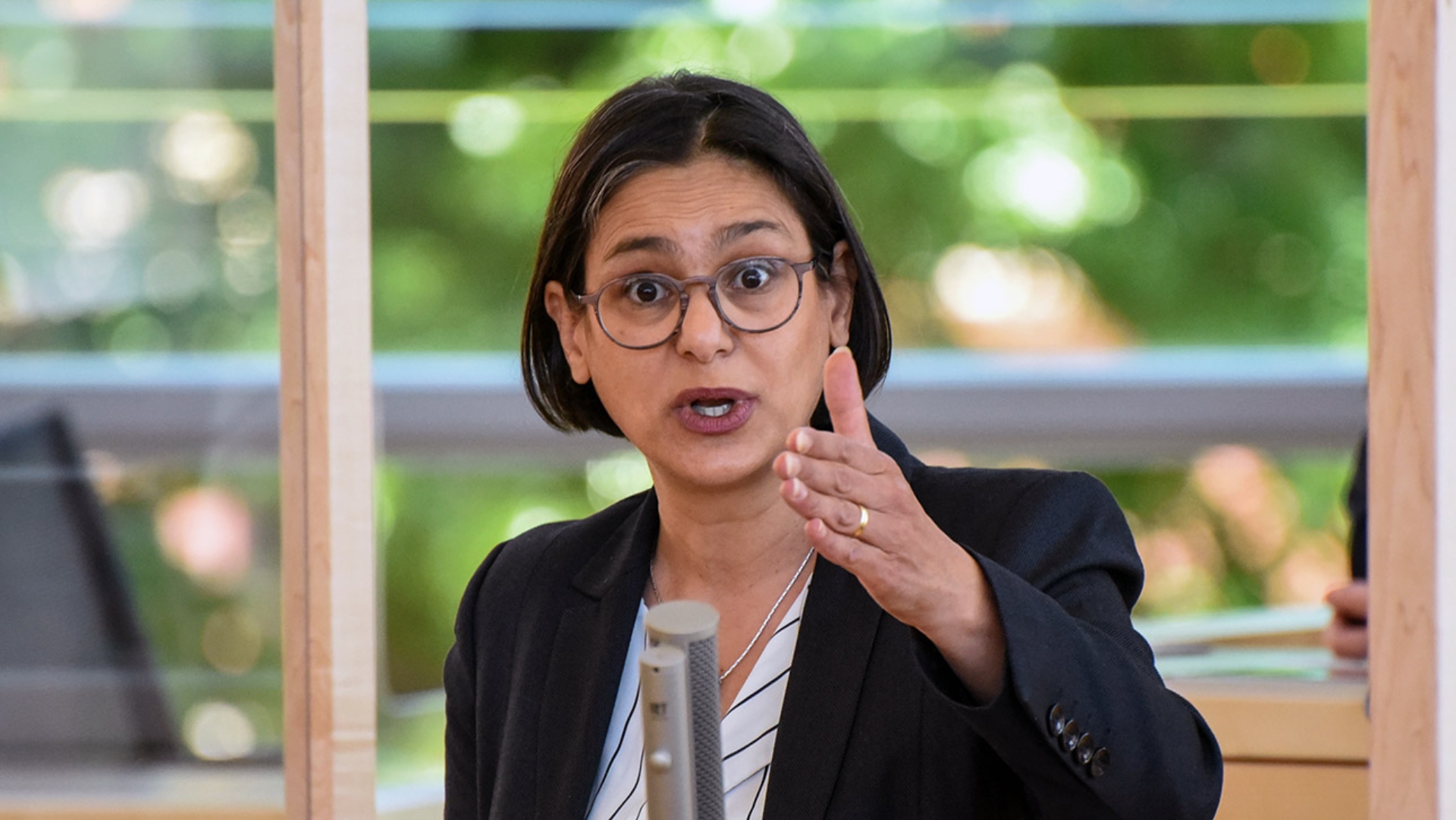 Die SPD-Abgeordnete Serpil Midyatli hält eine Rede im Plenarsaal des Schleswig-Holsteinischen Landtags.