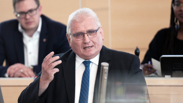 Landtagspräsident Klaus Schlie hält als Abgeordneter der CDU-Fraktion eine Rede im Plenarsaal des Schleswig-Holsteinischen Landtages.