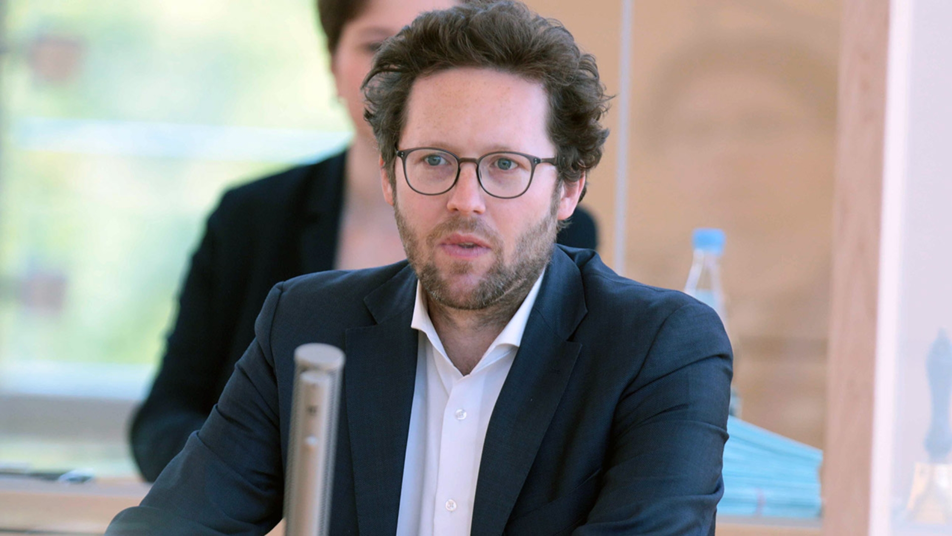 Grünen-Umweltminister Jan Philipp Albrecht hält eine Rede im Plenarsaal des Schleswig-Holsteinischen Landtages.