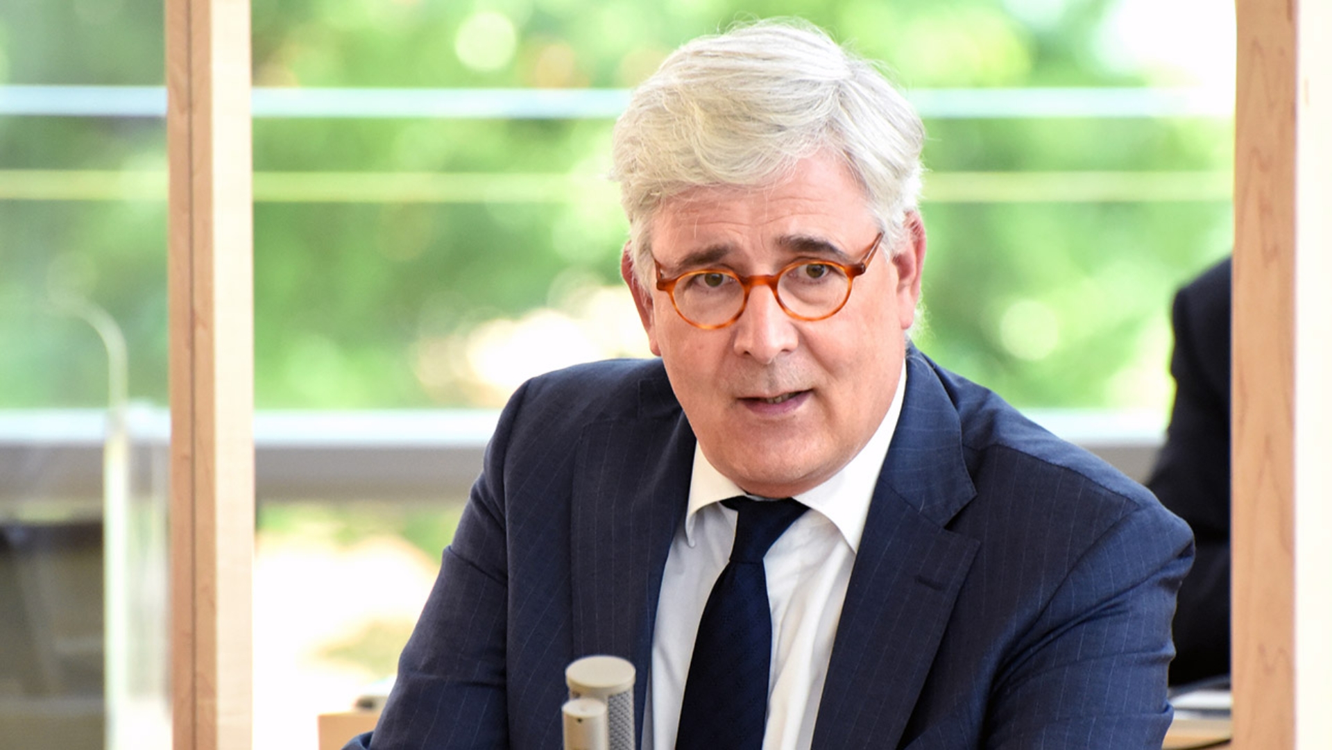 Der FDP-Abgeordnete Jan Marcus Rossa hält eine Rede im Plenarsaal des Schleswig-Holsteinischen Landtages.