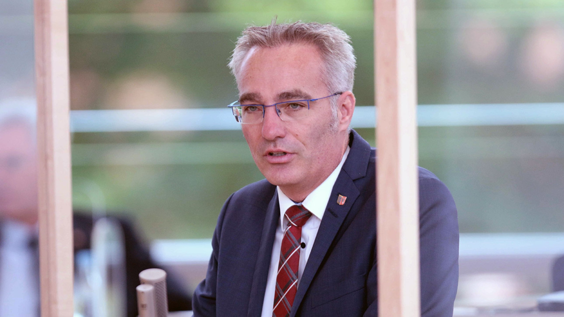 Der CDU-Abgeordnete Tim Brockmann hält eine Rede im Plenatsaal des Schleswig-Holsteinischen Landtages.