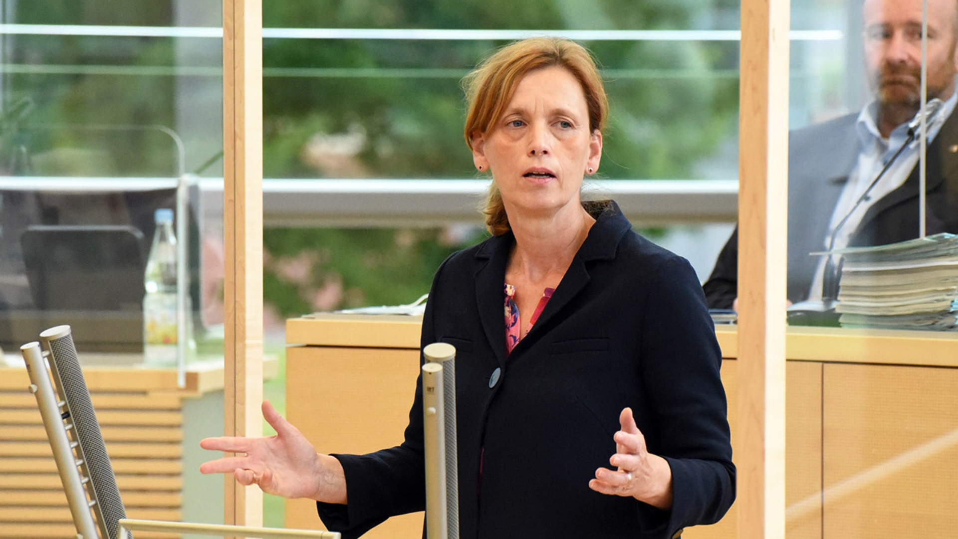 CDU-Bildungsministerin Karin Prien hält eine Rede im Plenarsaal des Schleswig-Holsteinischen Landtages.