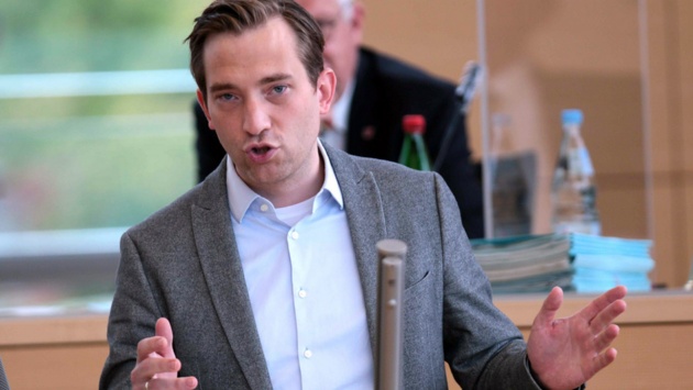 Der CDU-Abgeordnete Lukas Kilian hält eine Rede im Plenarsaal des Schleswig-Holsteinischen Landtages.