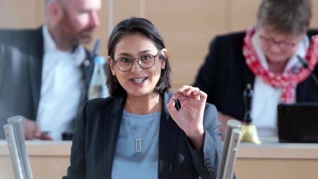 Midyatli, Serpil SPD Plenum © Foto: Michael August Die Fraktionsvorsitzende der SPD-Fraktion, Serpil Midyatli, hält eine Rede im Plenarsaal des Schleswig-Holsteinischen Landtages