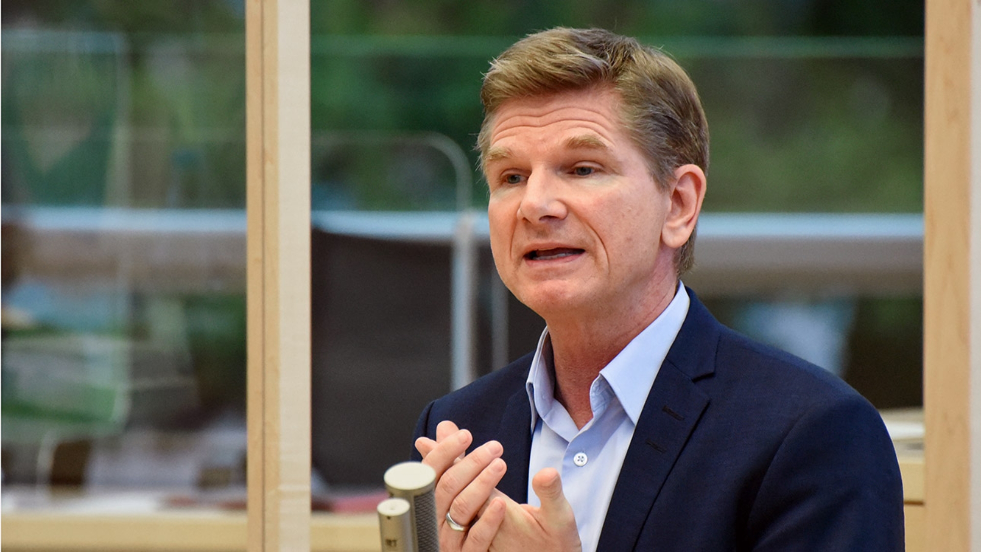 Sozialminister Heiner Garg (FDP) hält eine Rede im Plenarsaal des Schleswig-Holsteins.