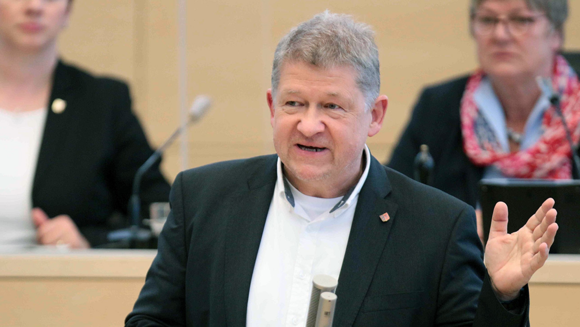 Der FDP-Abgeordnete Stephan Holowaty hält  eine Rede im Plenarsaal des Schleswig-Holsteinischen Landtages.  