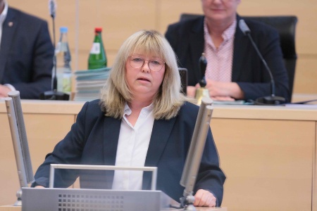 Redmann, Sandra SPD Plenum © Foto: Michael August Die SPD-Abgeordnete Sandra Redmann hält eine Rede im Plenarsaal des Schleswig-Holsteinischen Landtages