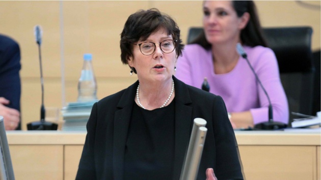 Innenministerin Sabine Sütterlin-Waack (CDU) hält eine Rede im Plenarsaal des Schleswig-Holsteinischen Landtages.
