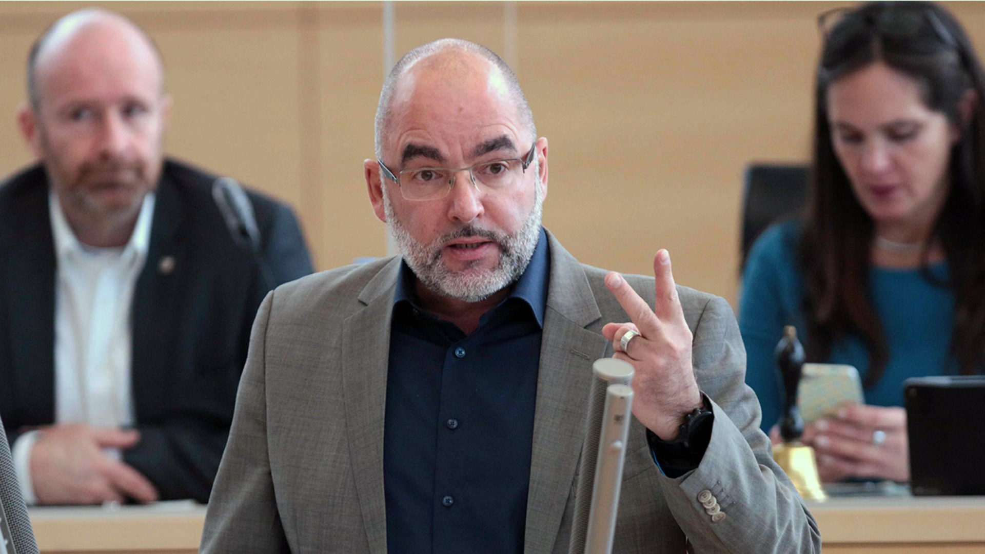 Schaffer, Claus AfD AfD-Zusammenschluss Plenum  © Foto: Thomas Eisenkrätzer Der Abgeordnete des AfD-Zusammenschlusses, Claus Schaffer, hält eine Rede im Plenarsaal des Schleswig-Holsteinischen Landtages.