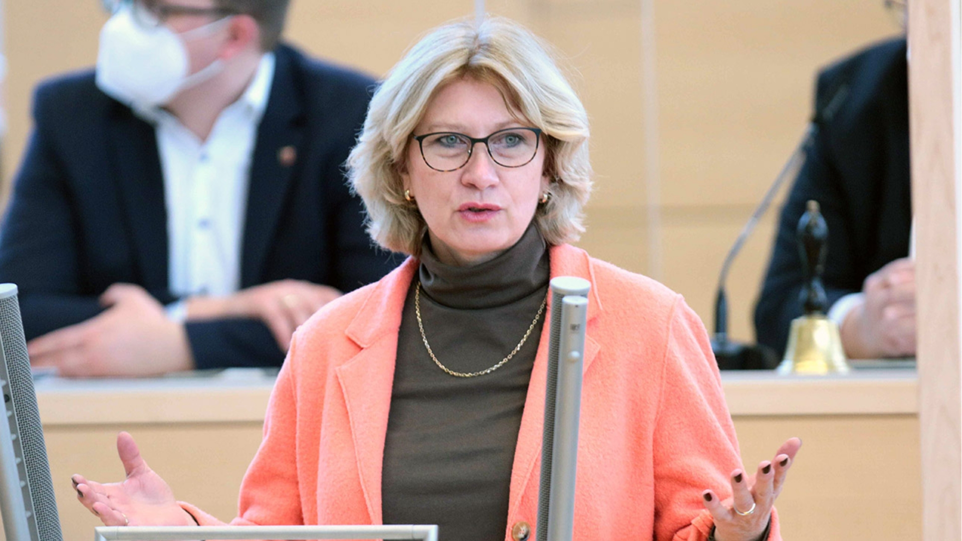 Die FDP-Abgeordnete Anita Klahn hält eine Rede im Plenarsaal des Schleswig-Holsteinischen Landtages.