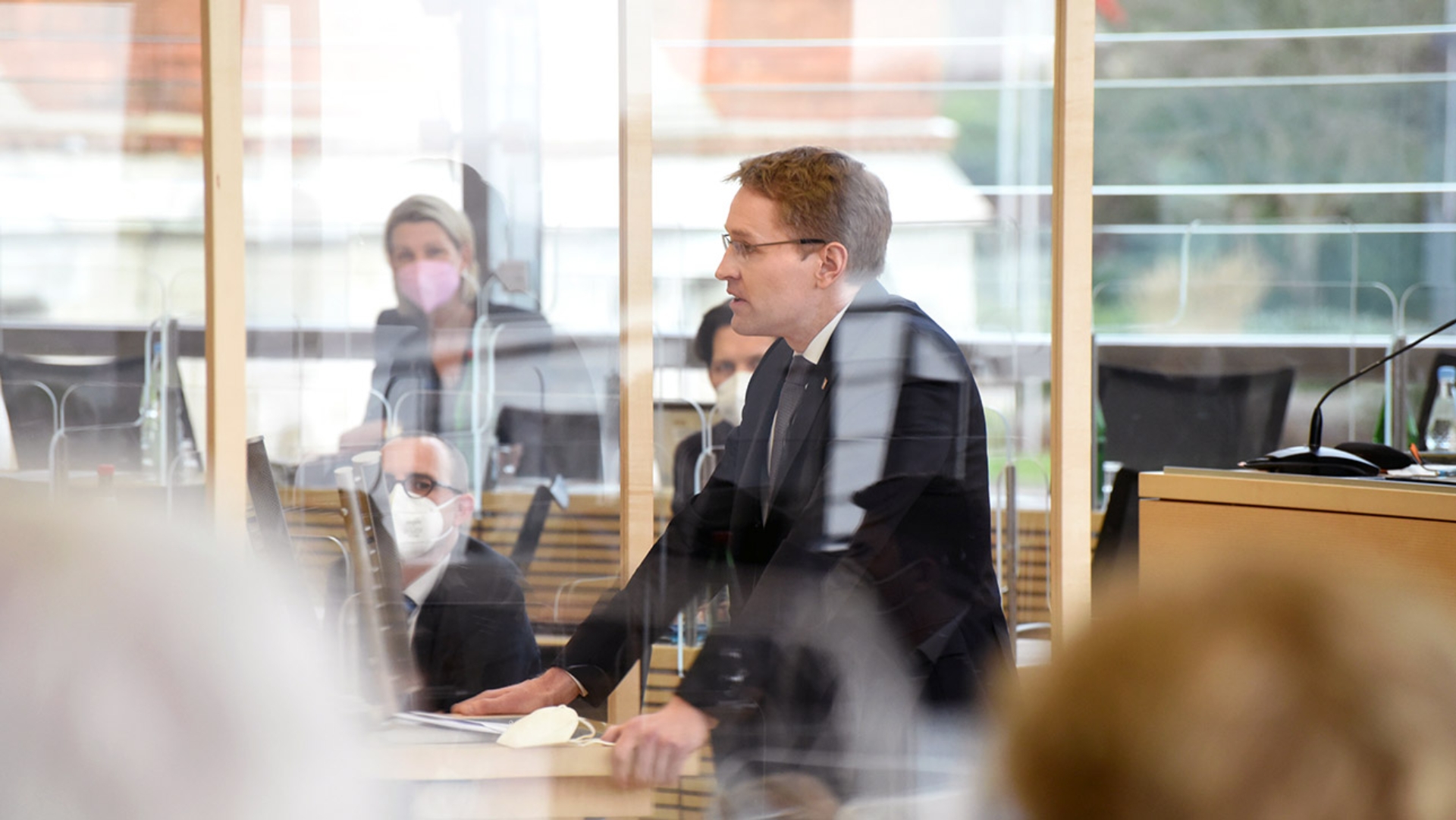 CDU-Ministerpräsident Daniel Günther hält eine Rede im Plenarsaal des Schleswig-Holsteinischen Landtages.