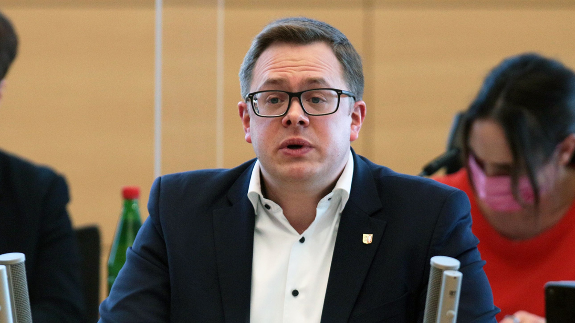 Der CDU-Abgeordnete Ole-Christopher Plambeck hält eine Rede im Plenarsaal des Schleswig-Holsteinischen Landtages.