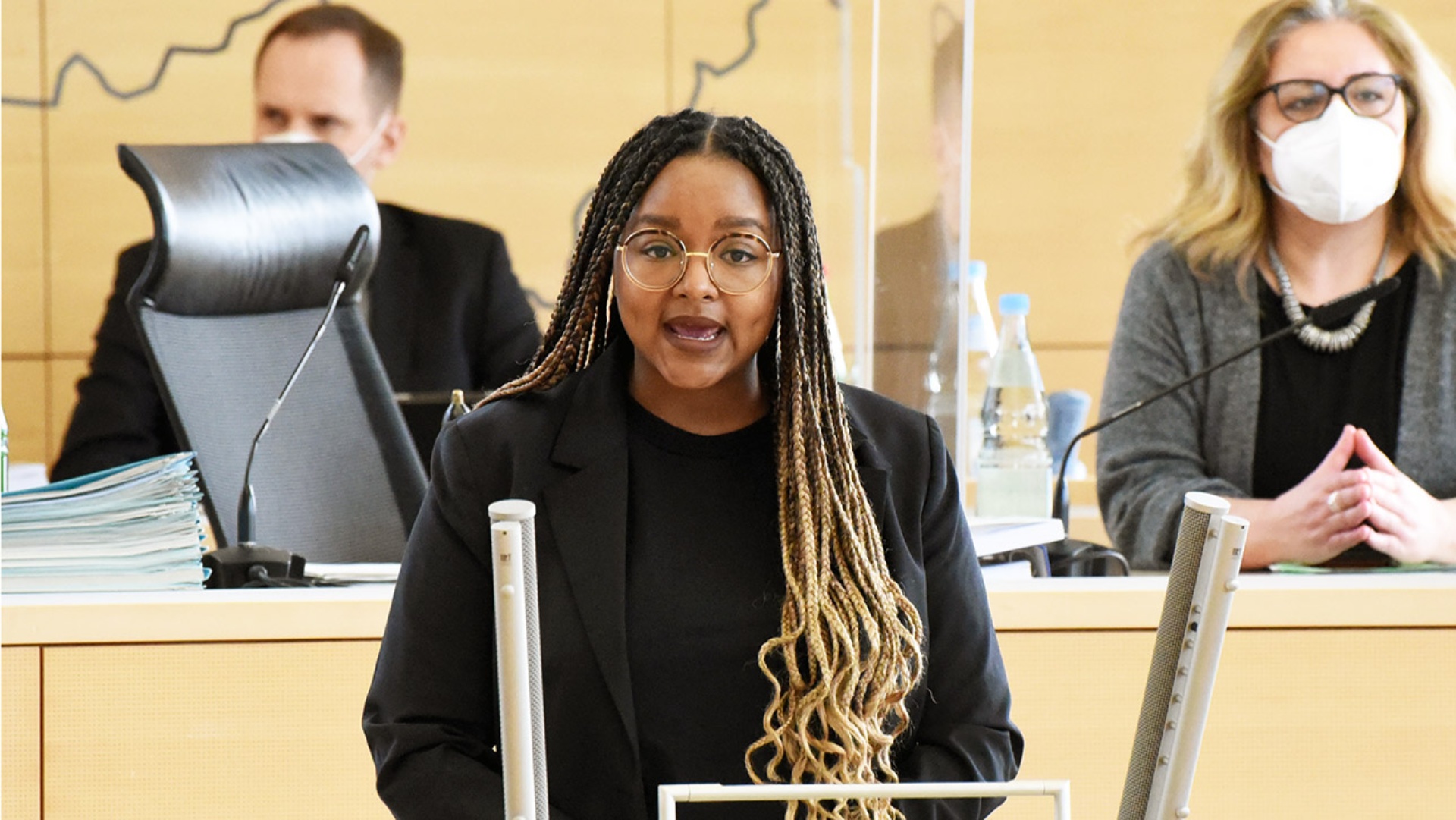 Landtagsvizepräsidentin Aminata Touré hält eine Rede im Plenarsaal des Schleswig-Holsteinischen Landtages.