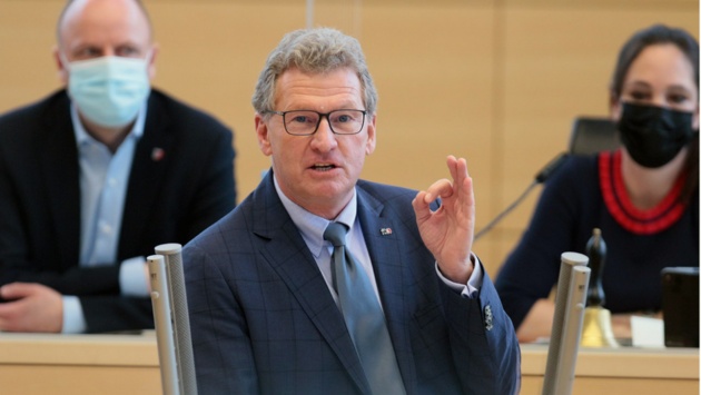 FDP-Minister Bernd Buchholz hält eine Rede im Plenarsaal des Schleswig-Holsteinischen Landtages. 