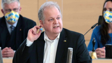 Der SPD-Abgeordnete Kai Dolgner hält eine Rede im Plenarsaal des Schleswig-Holsteinischen Landtages.
