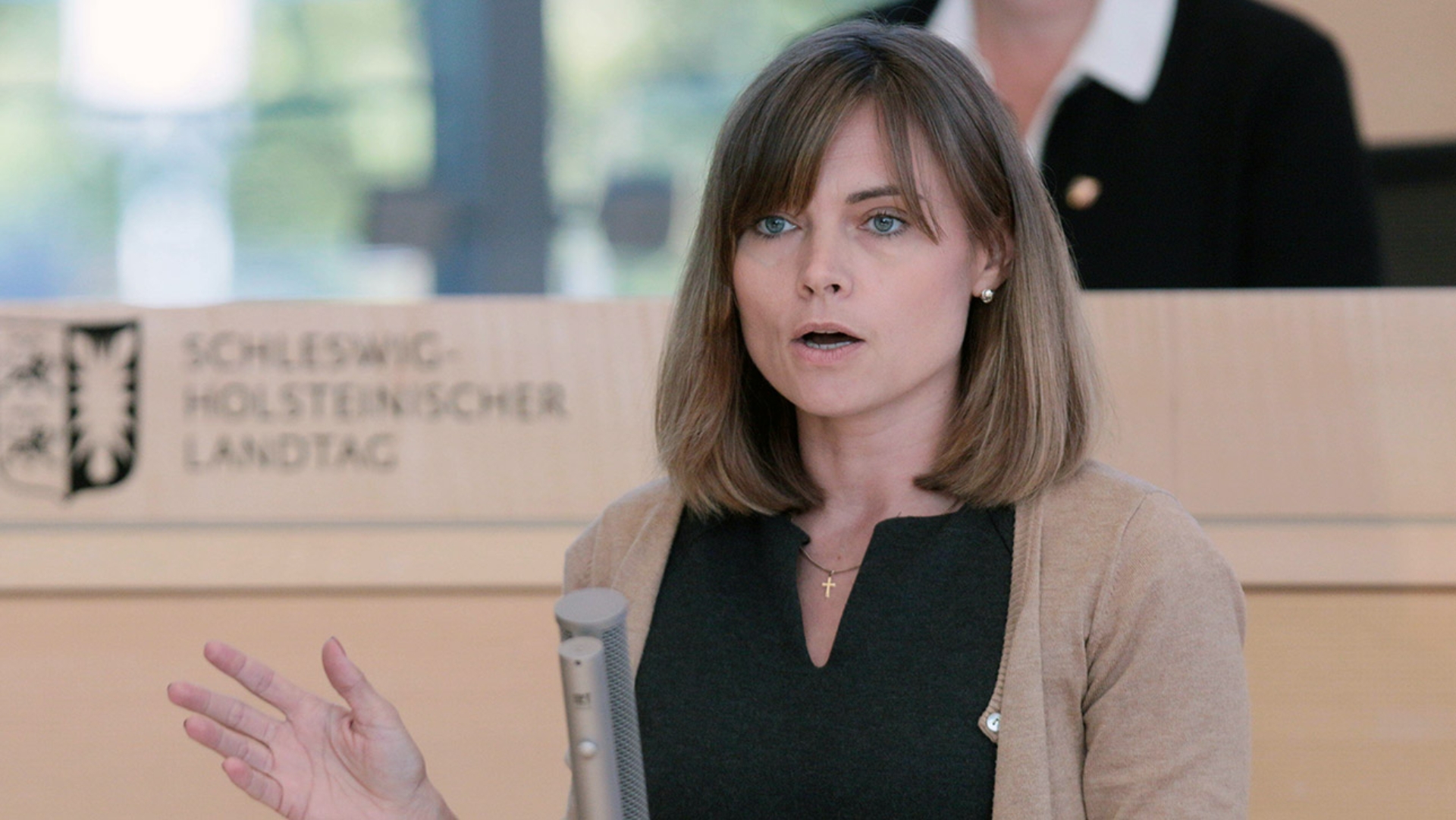Die Grünen-Abgeordnete Catharina Nies hält eine Rede im Plenarsaal des Schleswig-Holsteinischen Landtages. 