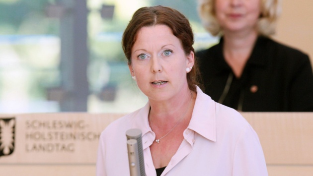 Die SSW-Abgeordnete Sybilla Nitsch hält eine Rede im Plenarsaal des Landtages.
