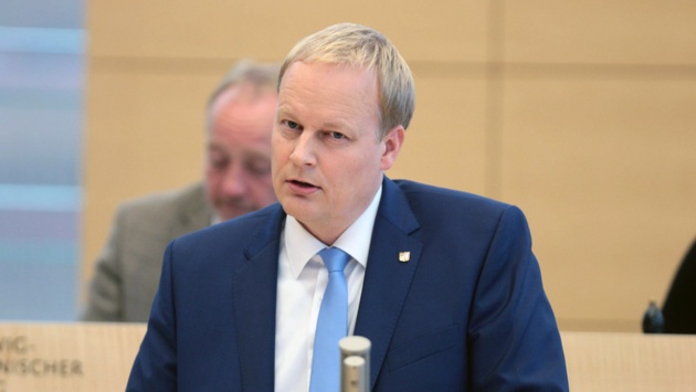 Der CDU-Abgeordnete Thomas Jepsen hält eine Rede im Plenarsaal des Schleswig-Holsteinischen Landtages