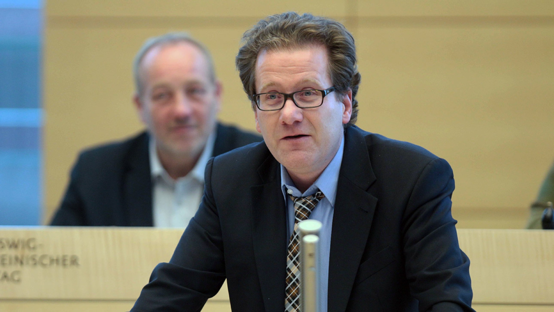 Der SPD-Abgeordnete Martin Habersaat hält eine Rede im Plenarsaal des Schleswig-Holsteinischen Landtages.