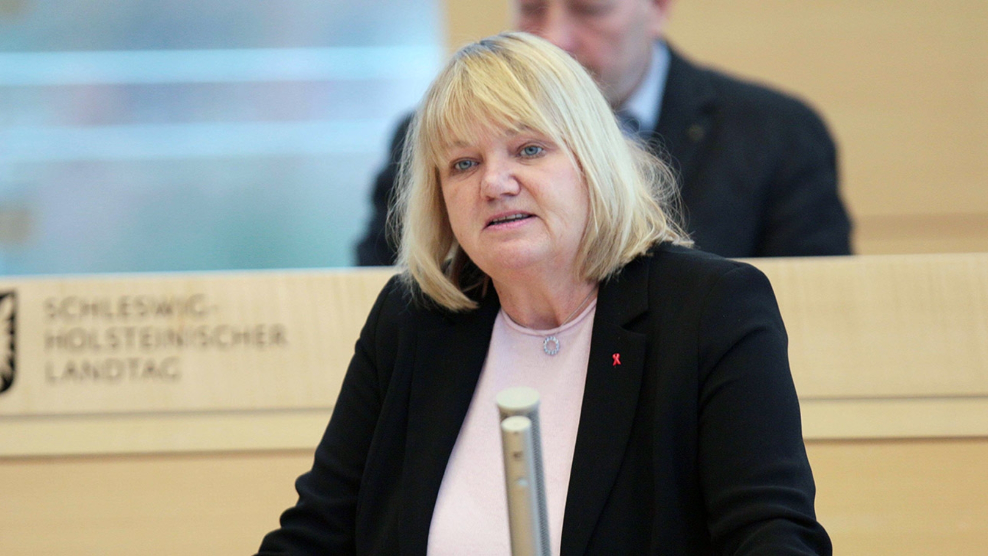 Die CDU-Abgeordnete Katja Rathje-Hoffmann hält eine Rede im Plenarsaal des Schleswig-Holsteinischen Landtages.