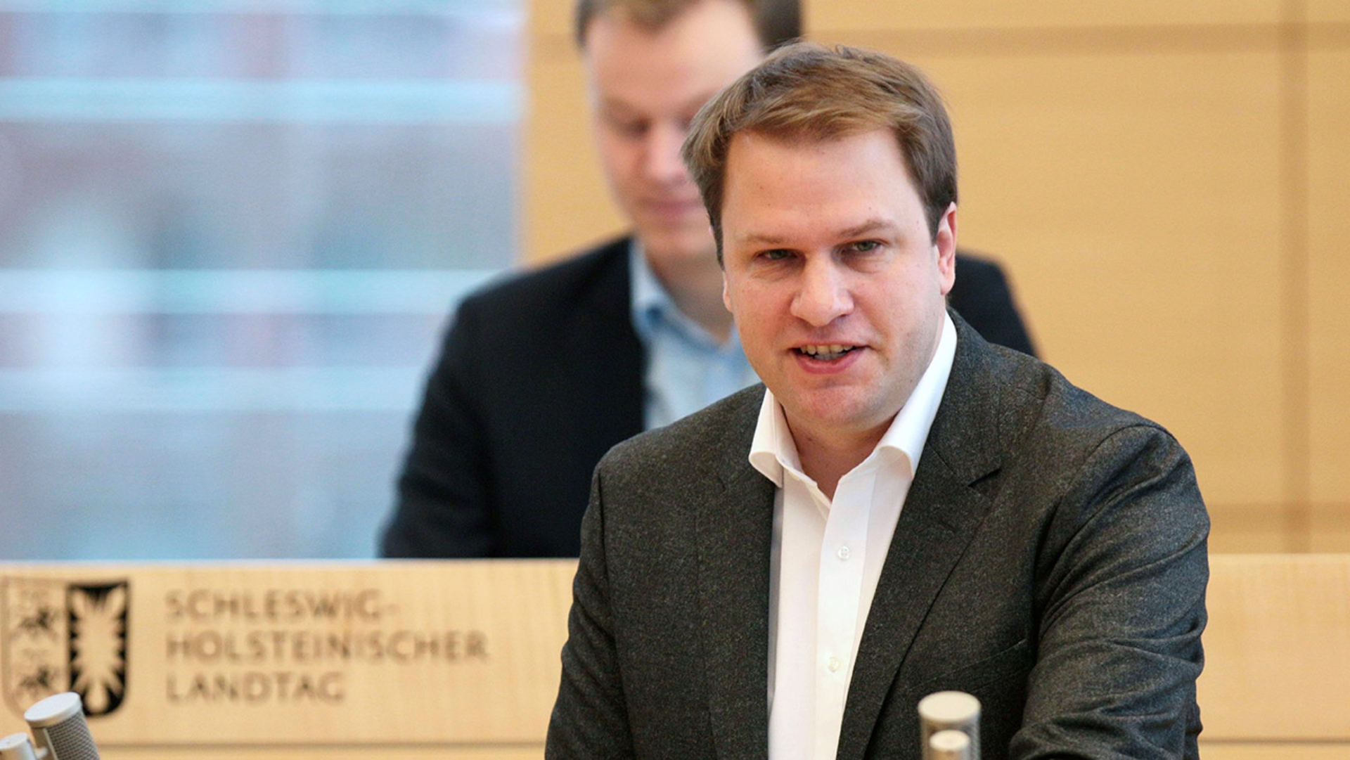 Der FDP-Fraktionsvorsitzende Christopher Vogt hält eine Rede im Plenarsaal des Schleswig-Holsteinischen Landtages. 