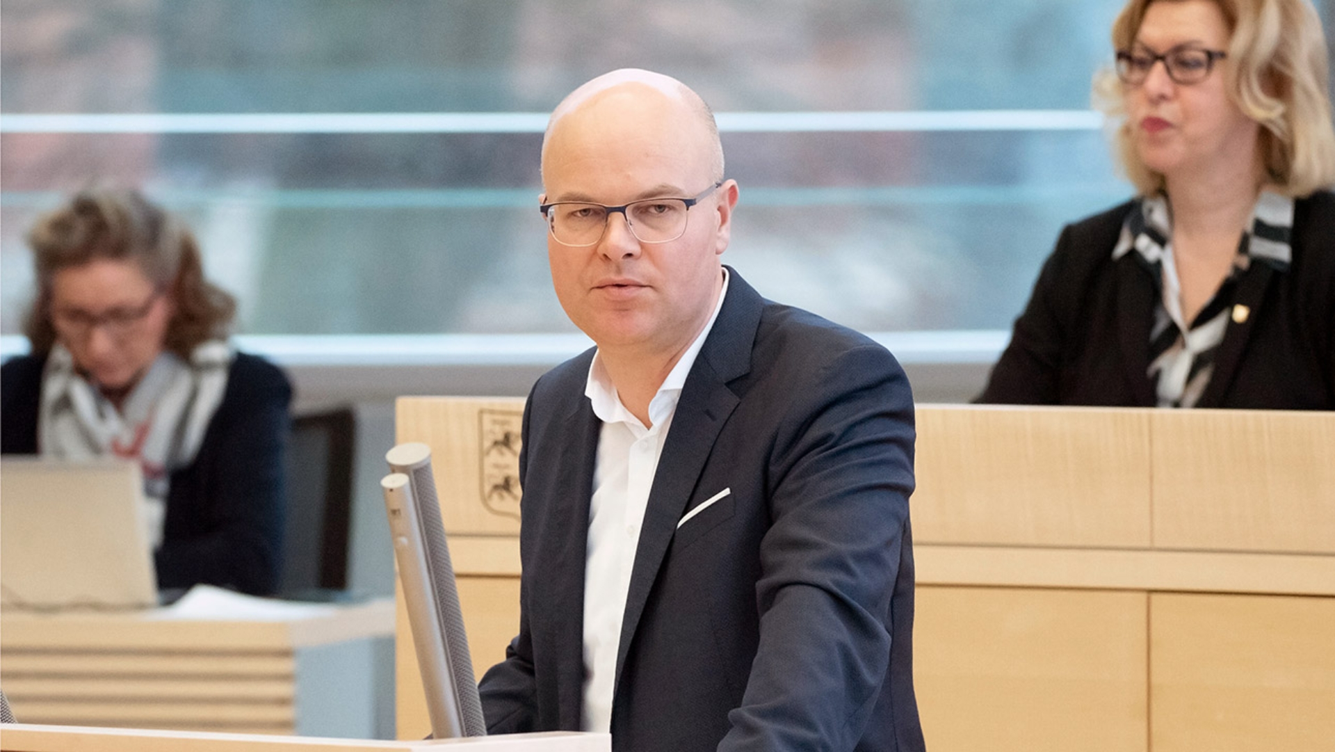 Goldschmidt, Tobias Umweltminister Grüne Plenum © Foto: Thomas Eisenkrätzer Grünen-Umweltminister Tobias Goldschmidt hält eine Rede im Plenarsaal des Schleswig-Holsteinischen Landtages.