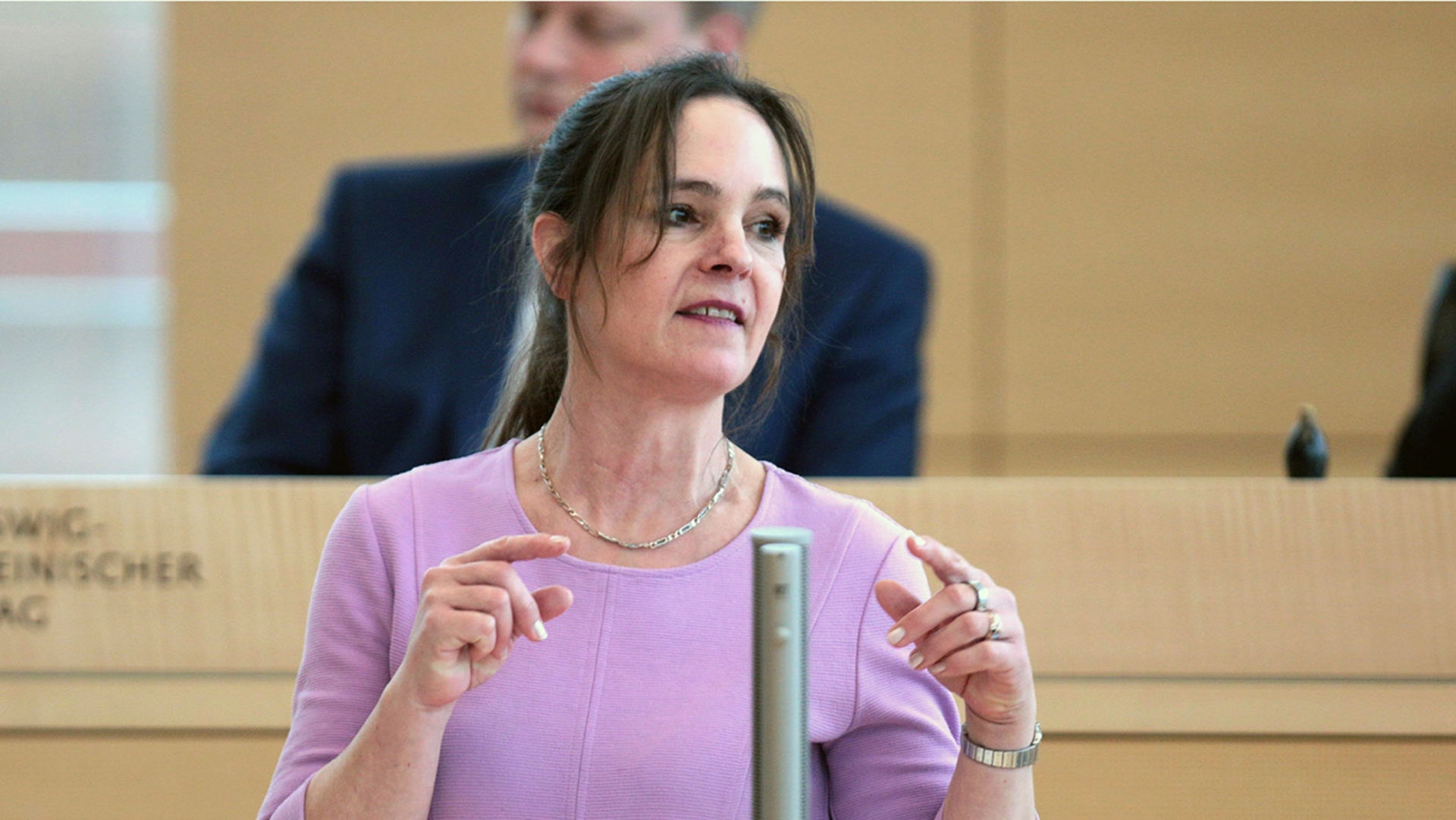 Die FDP-Abgeordnete Annabell Krämer hält eine Rede im Plenarsaal des Schleswig-Holsteinischen Landtages.