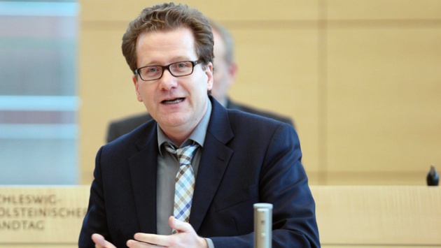 Der SPD-Abgeordnete Martin Habersaat hält eine Rede im Plenarsaal des Schleswig-Holsteinischen Landtages. 