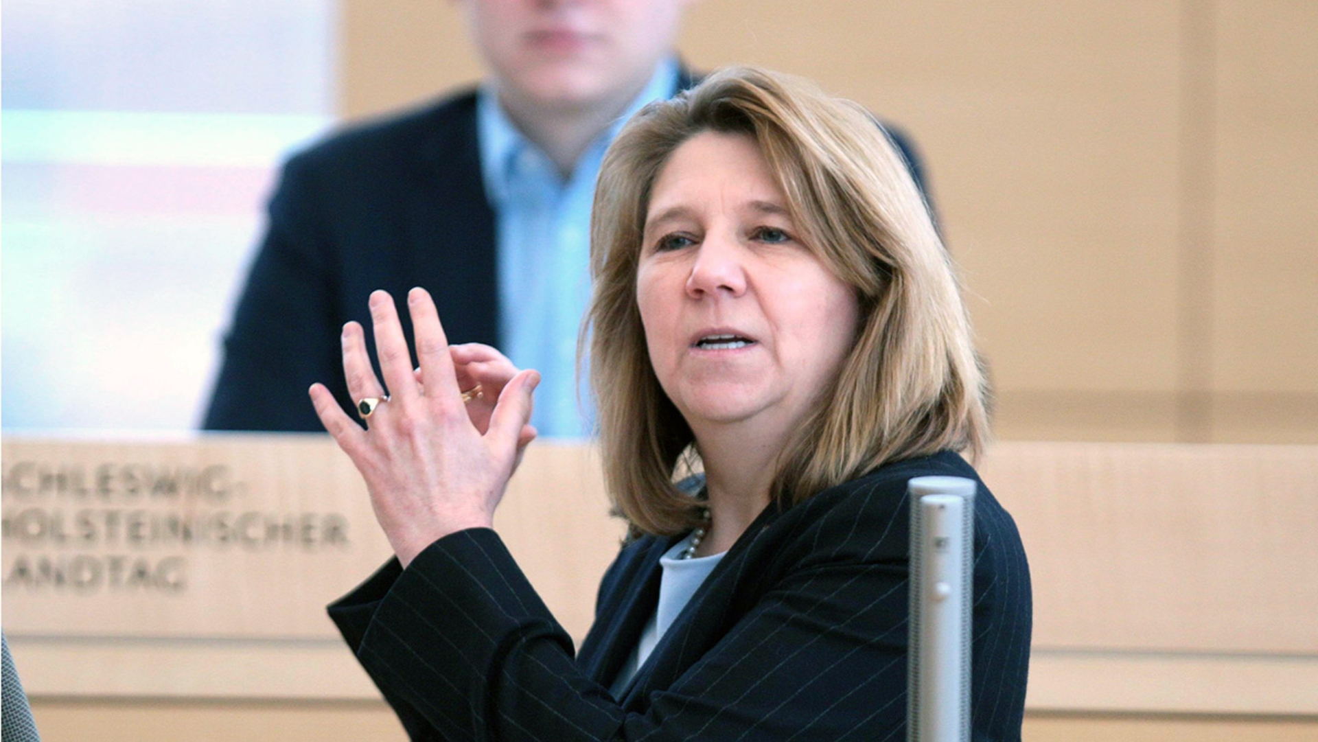 CDU-Gesundheitsministerin Kerstin von der Decken hält eine Rede im Plenarsaal des Schleswig-Holsteinischen Landtages.